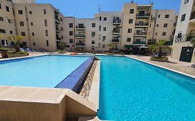 Pretty 2 Bedroom Apartment With Shared Pool